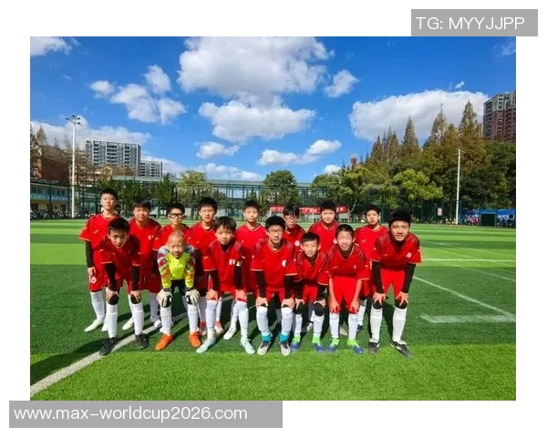 小李明足球之路:从校园小将到职业联赛的奋斗与成长